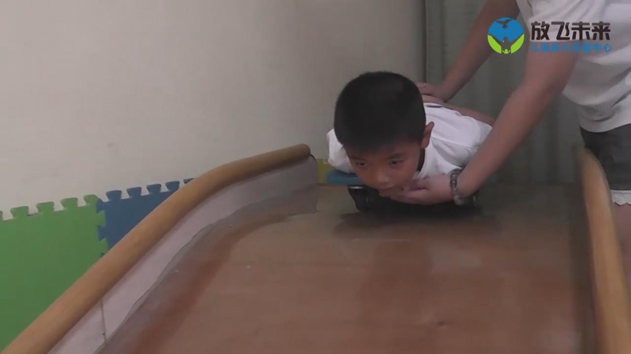 俯卧滑滑梯