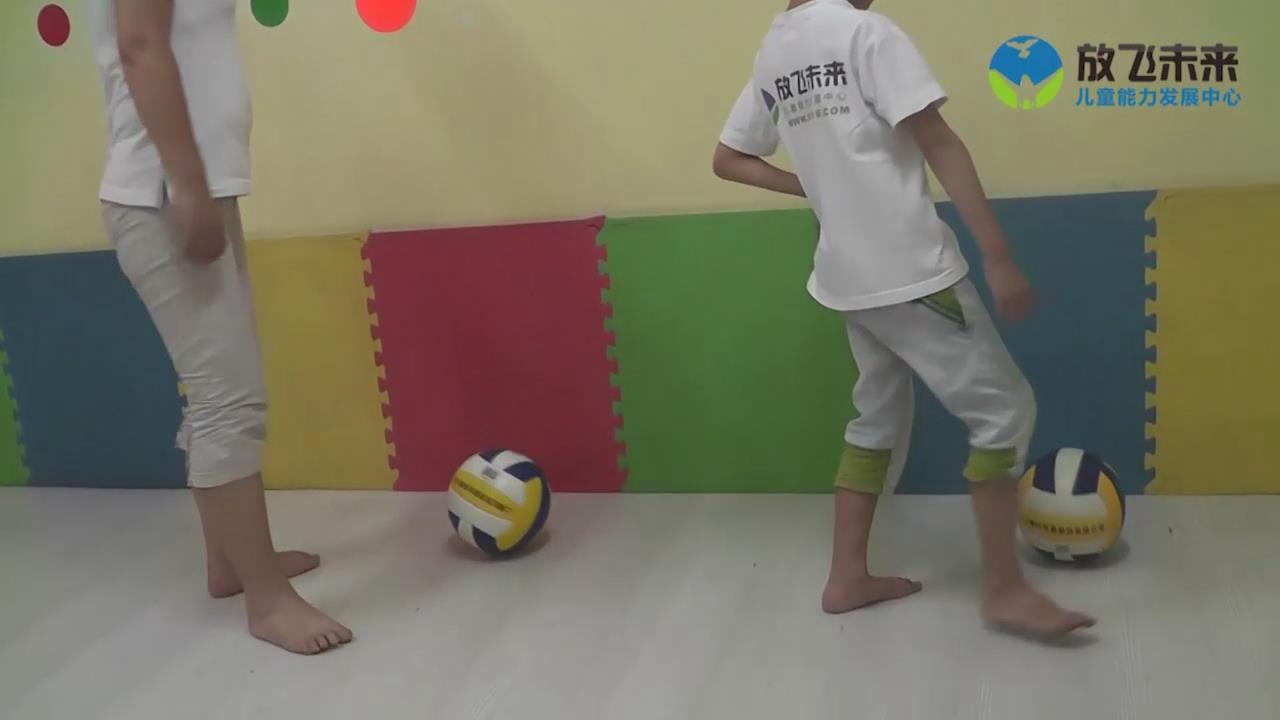 对墙踢球