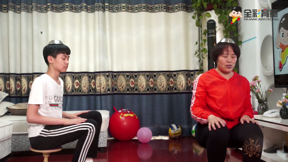 A049 独脚凳旋转1感统训练视频 | 前庭-本体感觉统合训练（平衡与坐姿控制）